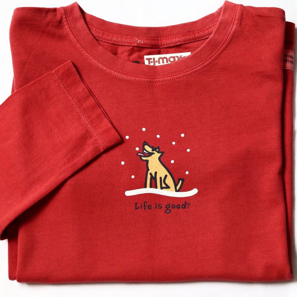 Life is Good Red Crusher T Shirt Top M Long Sleeve Dog Snowflakes Cotton New